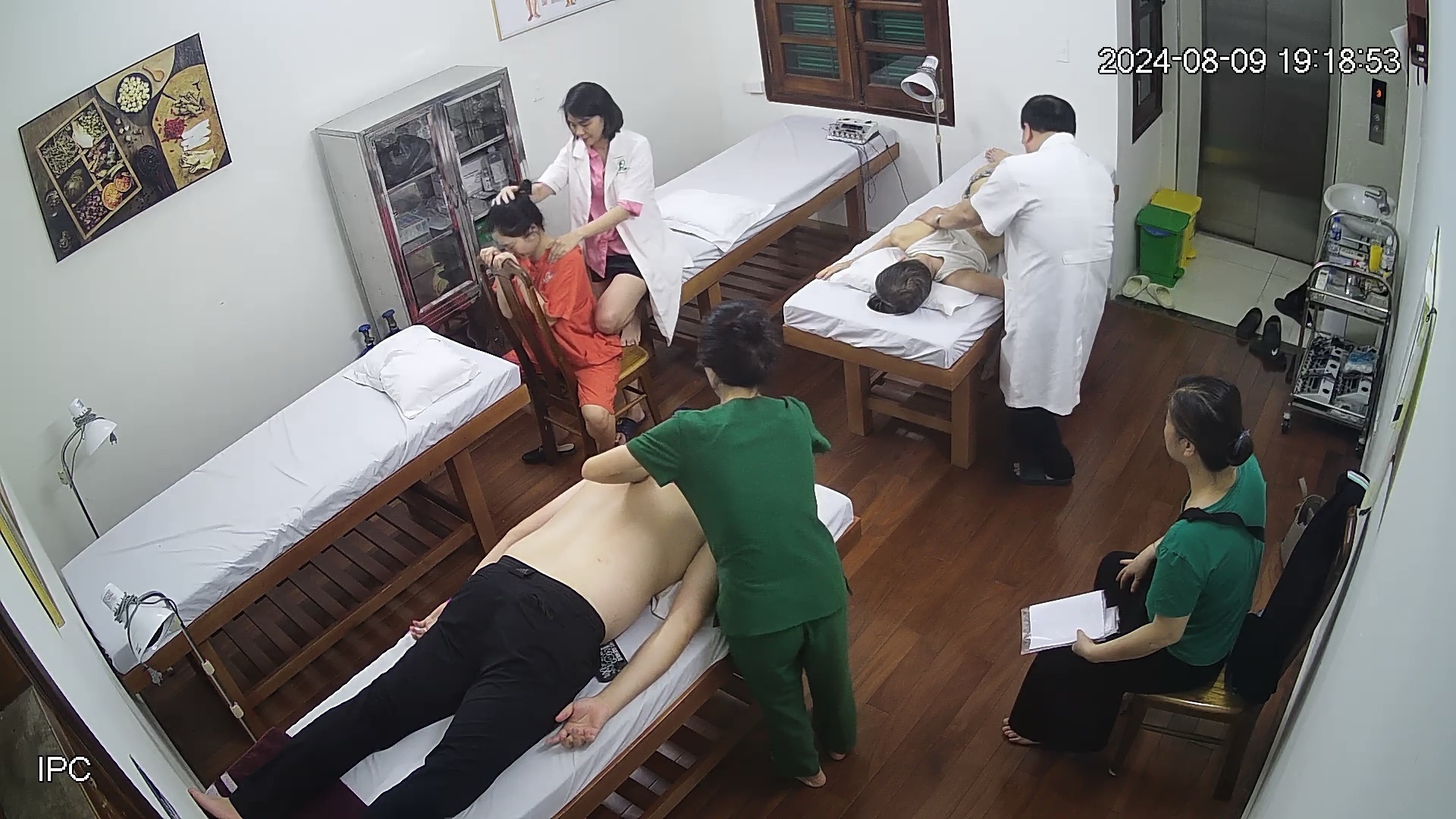 Dịch vụ xoa bóp, bấm huyệt theo liệu pháp y học cổ truyền